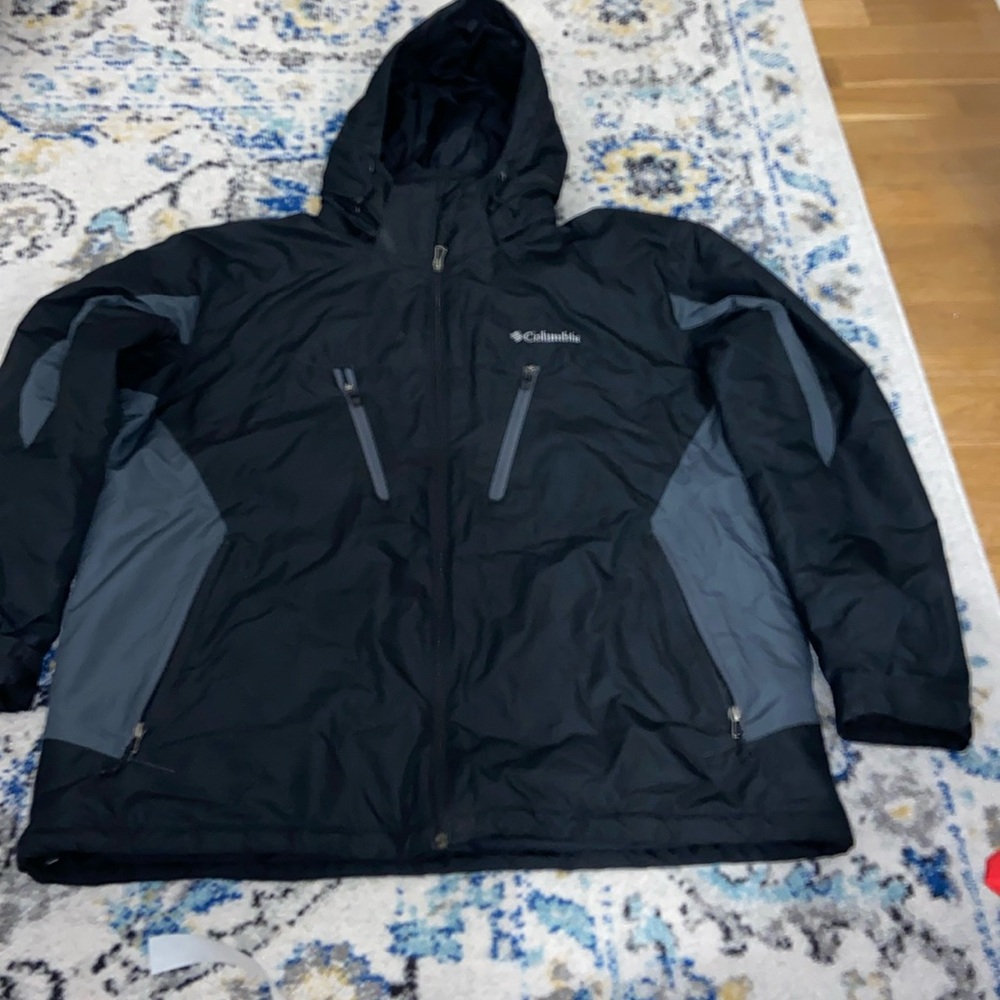 Columbia Winter Puffer Jacket Rainproof XL with interiors pockets - GUC